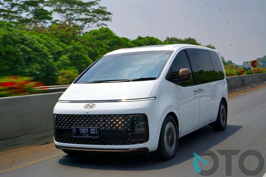 Hyundai Staria Signature 9