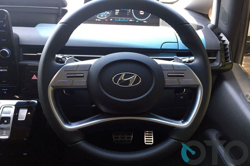 Hyundai Staria Signature 9