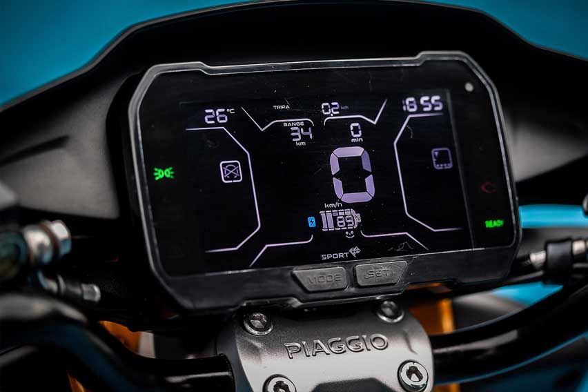 Piaggio 1 e-scooter display