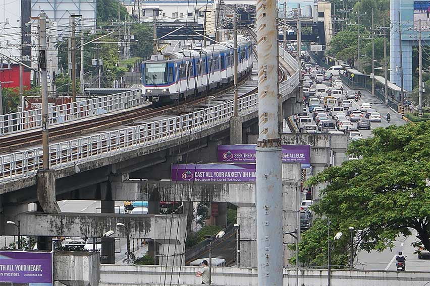 Senator Poe supports privatization of MRT-3