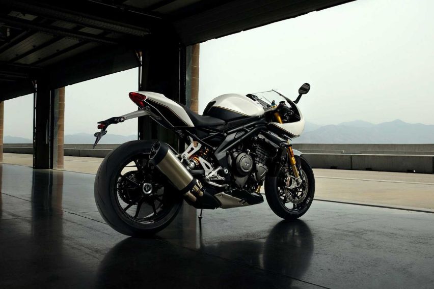 2022 Triumph Speed Triple 1200 RR