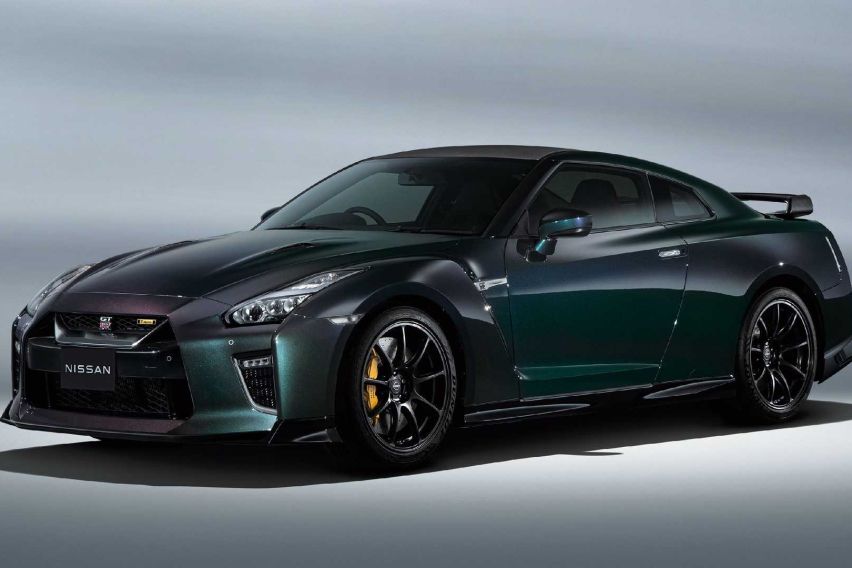 2022 Nissan GT-R T-Spec  front