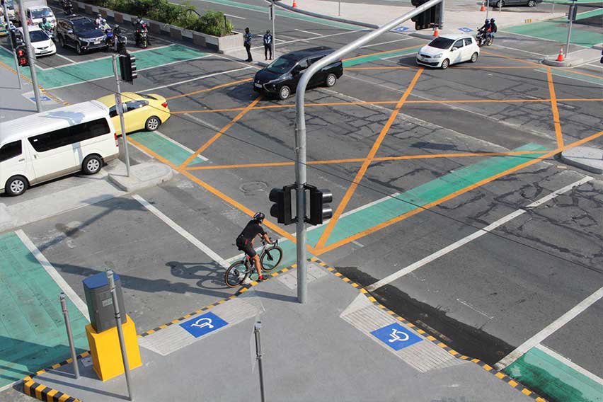 Kapitolyo Intersection (Photo from Ortigas Land)