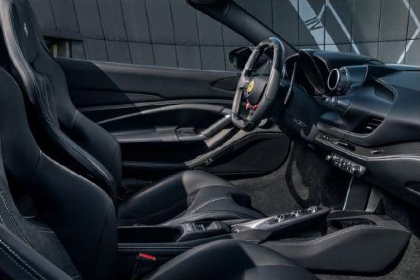 Novitec's Ferrari F8 Spider: Interior