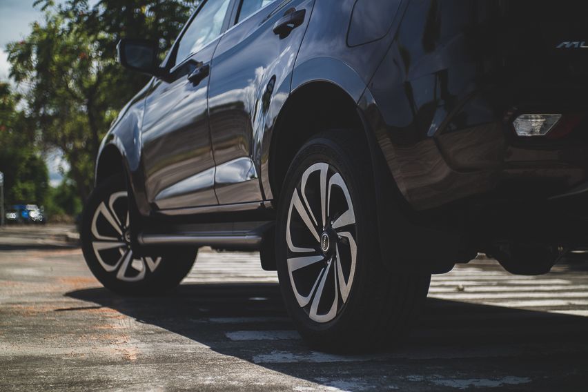 All-new Isuzu mu-X by Roy Robles