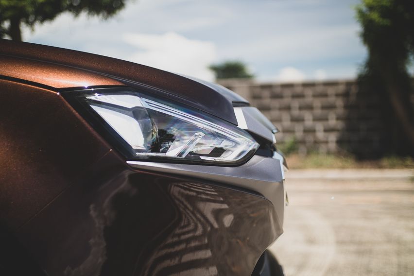 isuzu mux headlamps side profile close