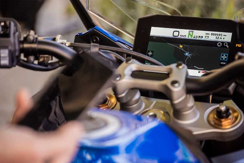 all-new 2022 Suzuki GSX-S1000GT TFT display