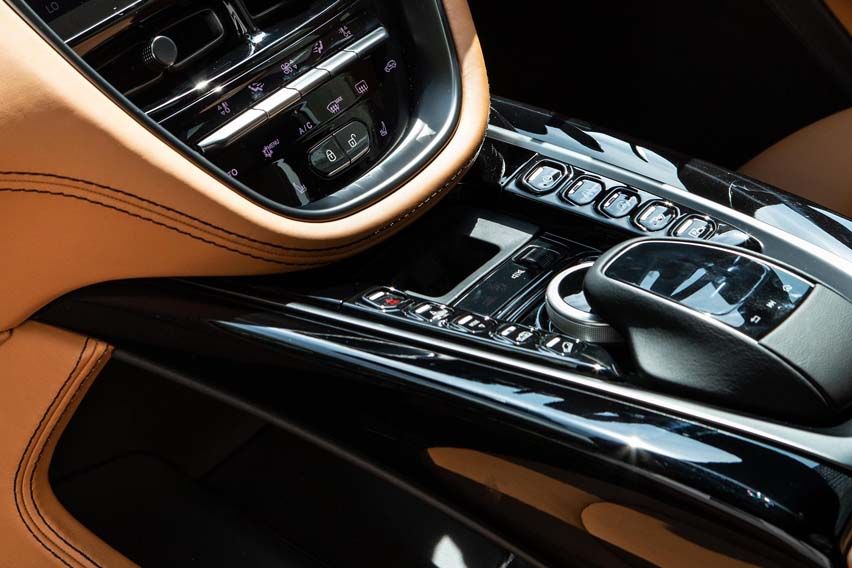 Aston Martin DBX Arden Green features