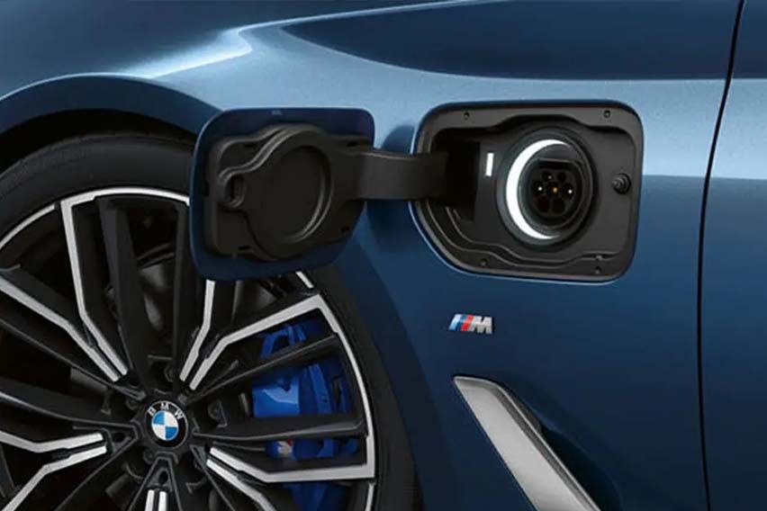 BMW 5 Series charging socket