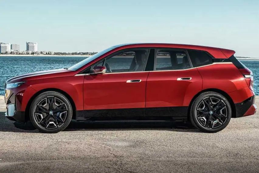 BMW iX side
