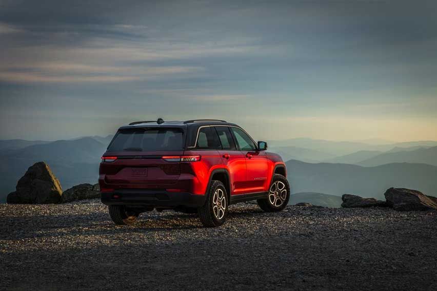 2022 Jeep Grand Cherokee rear