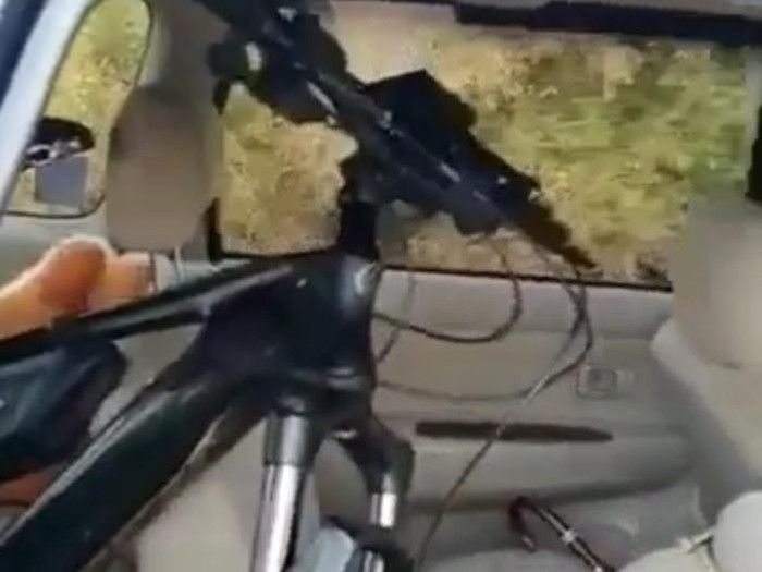 sepeda di dalam mobil