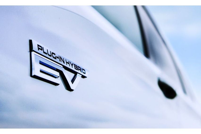 Mitsubishi-Outlander-PHEV