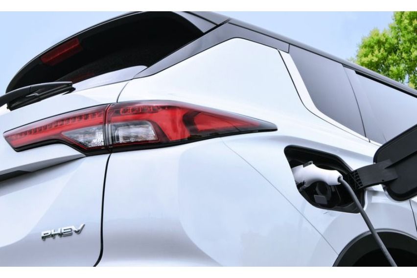 Mitsubishi-Outlander-PHEV-3