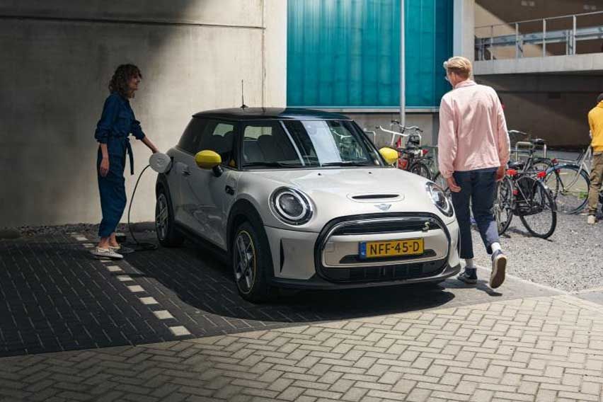 Mini 3 Door Cooper SE Front