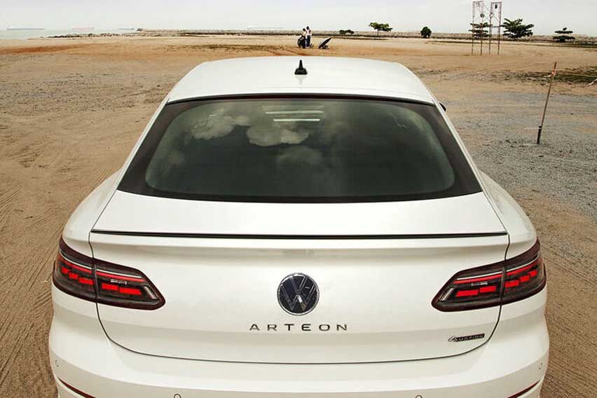 2021 Volkswagen Arteon R-Line rear lihting