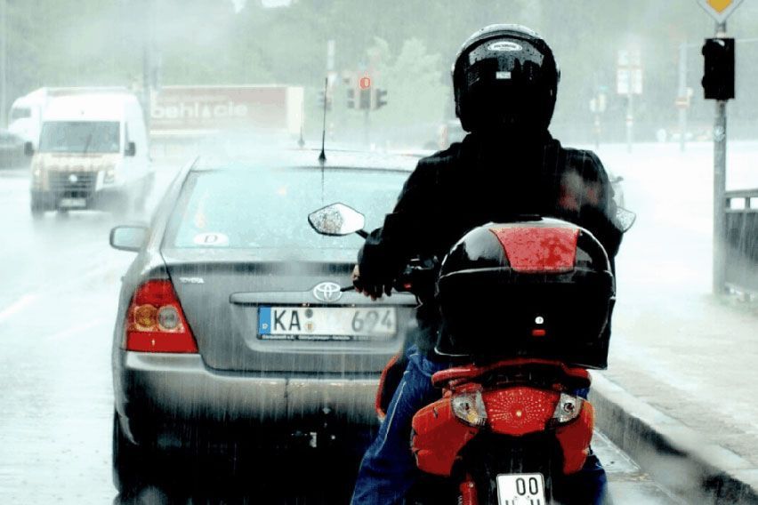 Musim Hujan Tiba, Waspada 4 Komponen Sepeda Motor yang Rentan Rusak