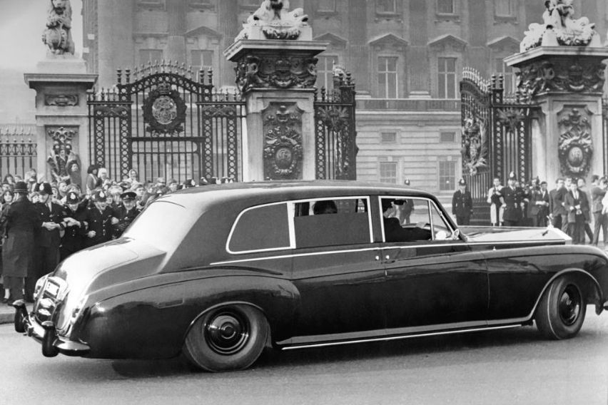 Rolls-Royce Phantom V (5VD73)