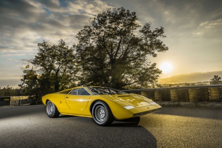 The 1971 Lamborghini Countach LP 500 reconstruction takes to the track