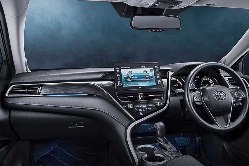Toyota Camry facelift cabin