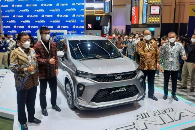 2021/11/Daihatsu-GIIAS-2021Manajemen-Daihatsu-Resmi-Meluncurkan-All-New-Xenia-di-GIIAS-2021-pada-11-November-2021.jpg