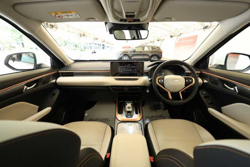 Haval Jolion Hybrid SUV cabin
