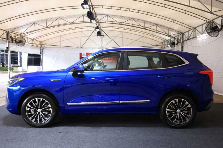 Jolion Hybrid features