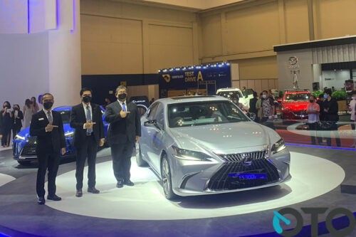 GIIAS 2021: Lexus Hadirkan Generasi Terbaru Sedan ES Hybrid