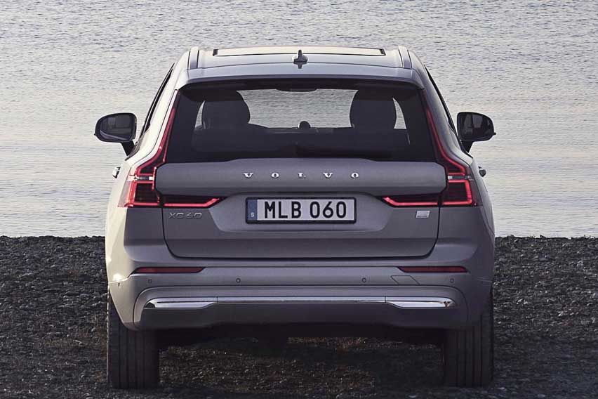 All-new Volvo XC60 facelift rear image