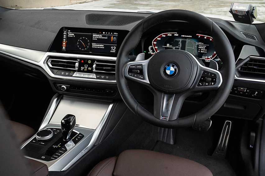  BMW M440i xDrive M Sport cabin
