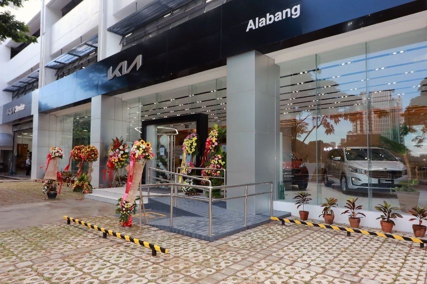 Kia Alabang features new store identity and corporate logo