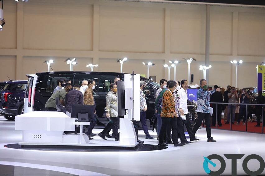 Presiden Jokowi di GIIAS 2021