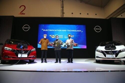 GIIAS 2021: Nissan Leaf Sita Perhatian, Pengunjung Pameran Bisa Coba Mobil Listrik