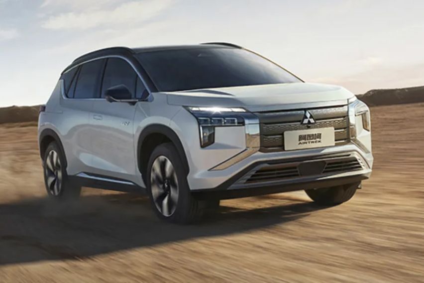 Mitsubishi Airtrek front
