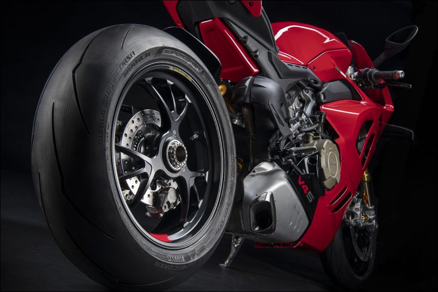2022 Ducati Panigale V4 specs 
