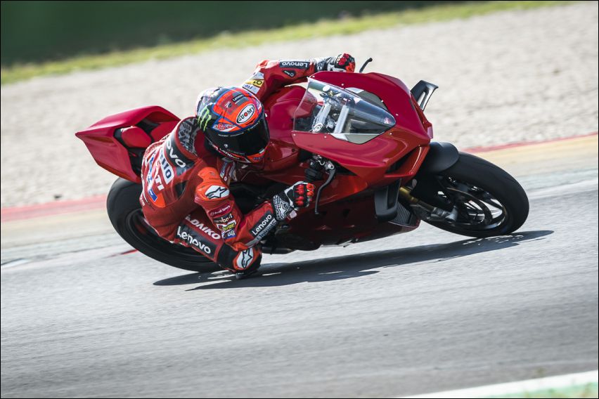 new 2022 Panigale V4 superbike 
