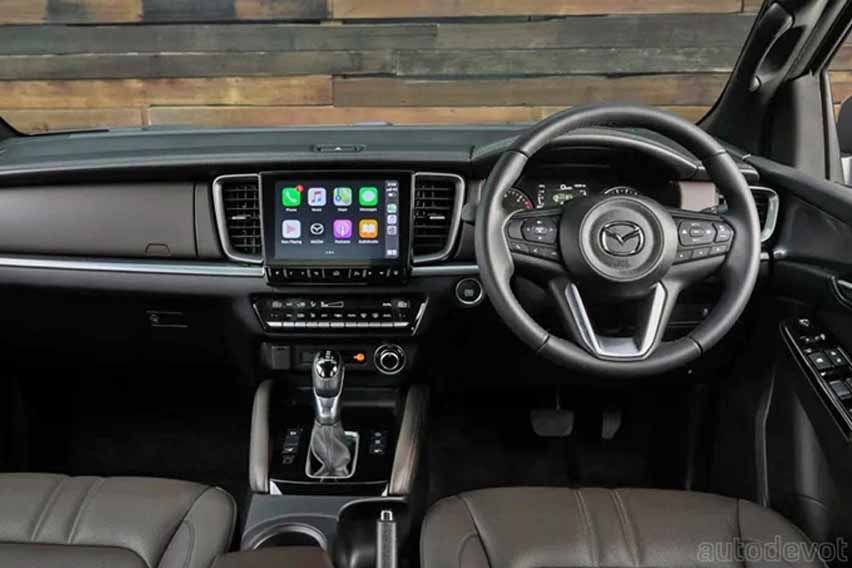 Mazda BT-50 interior