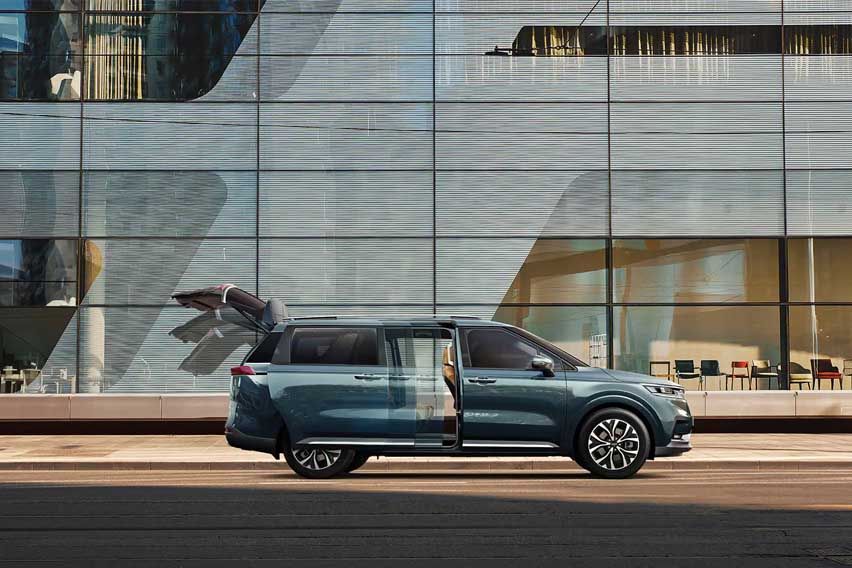 All-new Kia Carnival tailgate