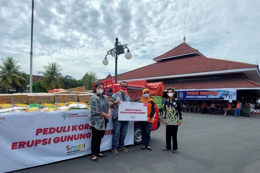 Bantu Korban Erupsi Semeru, Yayasan AHM Kirim Paket Makanan Senilai Rp 200 juta