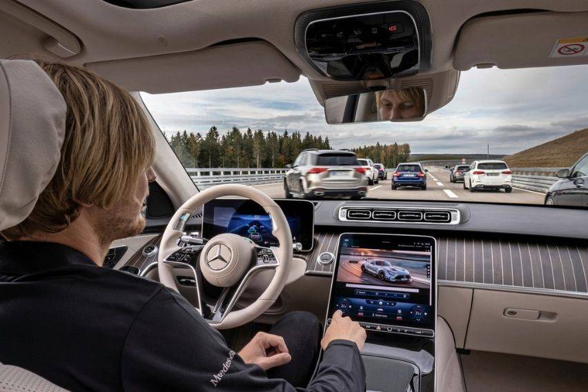 Mercedes-Benz gets globally valid system approval for conditionally automated driving