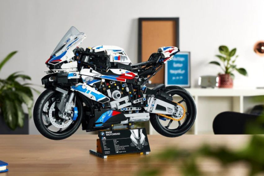 Lego Technic BMW M 1000 RR revealed with functional components