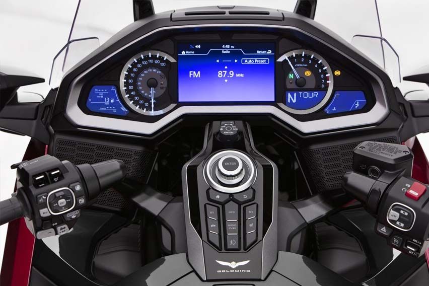 2022 Honda Gold Wing GL 1800 features