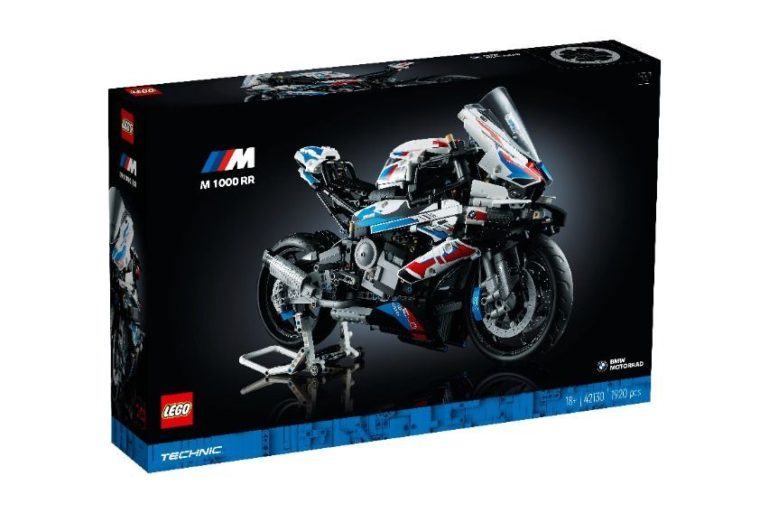The Lego Technic BMW M 1000 RR features a working gearbox and suspension