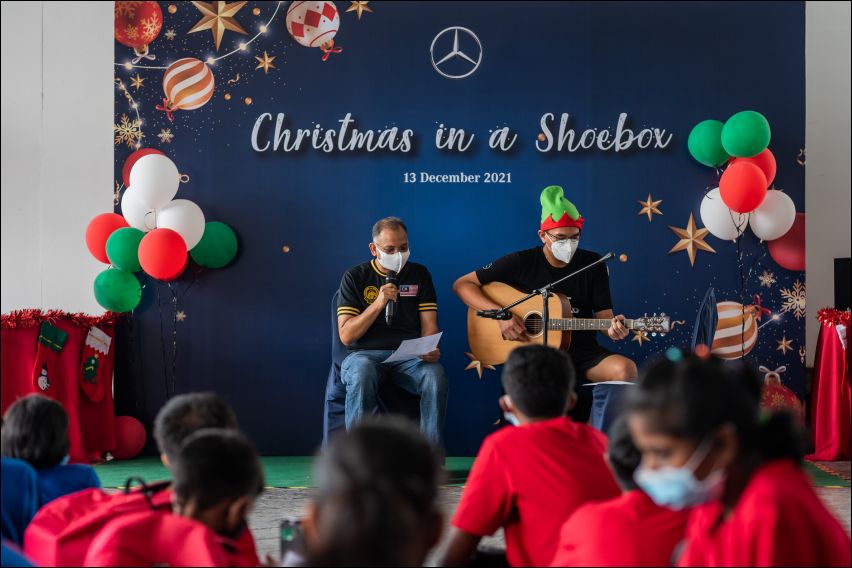 Mercedes-Benz “Christmas in a Shoebox” details