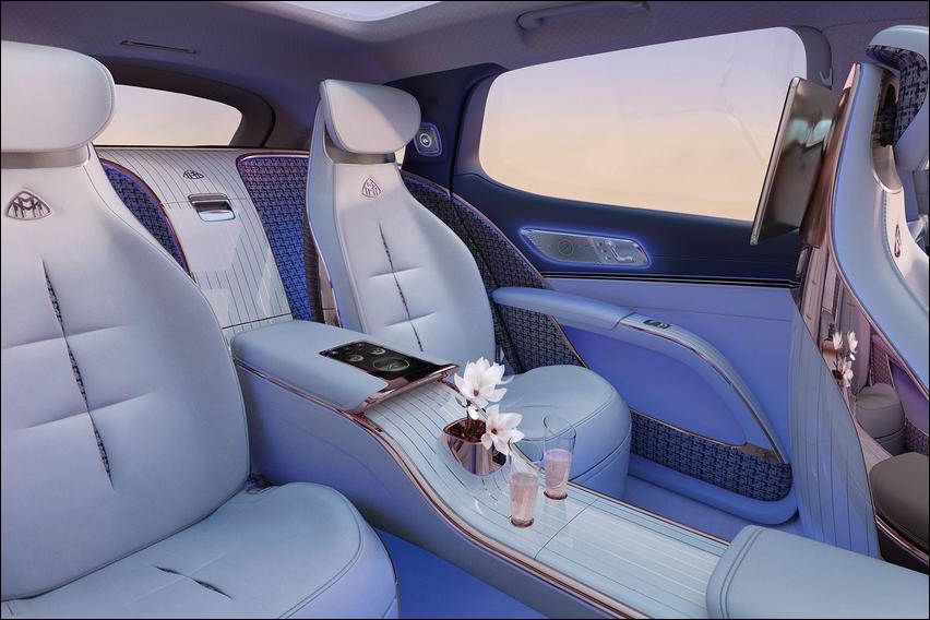 Mercedes Maybach EQS SUV cabin