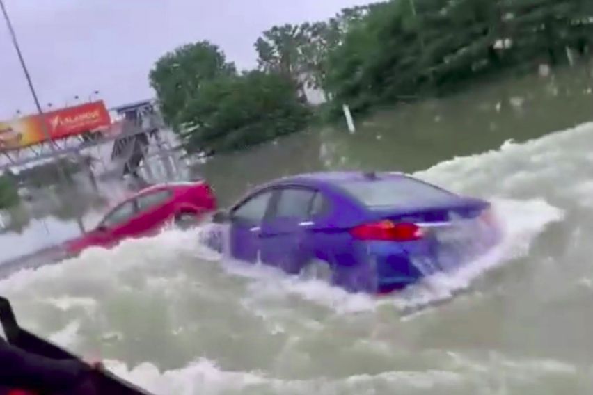 cars stuck in flood