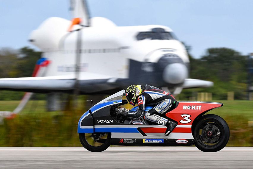 Max Biaggi Cetak Rekor Kecepatan Baru dengan Superbike Listrik Voxan Wattman