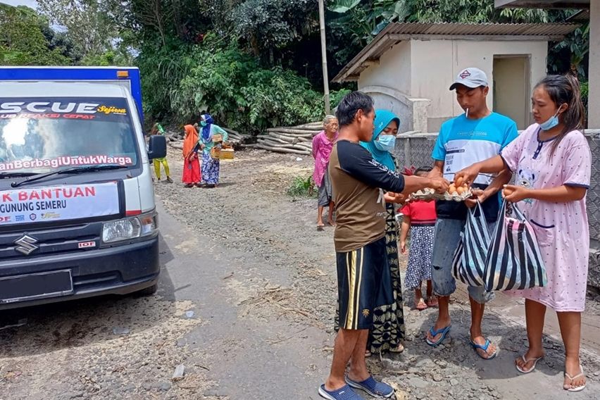 Suzuki bantu korban Semeru