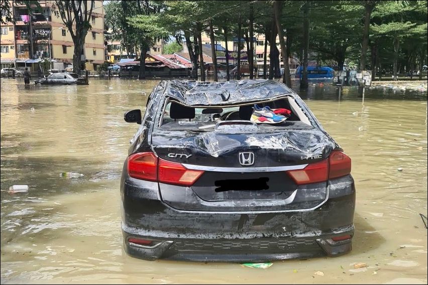 Malaysia flood damage cars