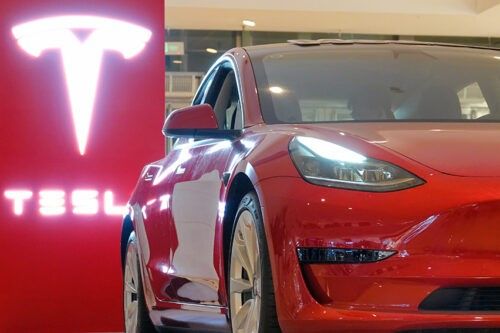 Ada Masalah di Kamera Belakang dan Kap Depan, Tesla Recall Model 3 Serta S